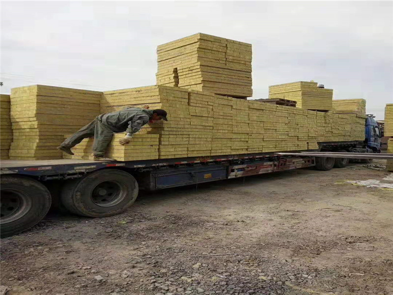 河北鋼絲復合巖棉板